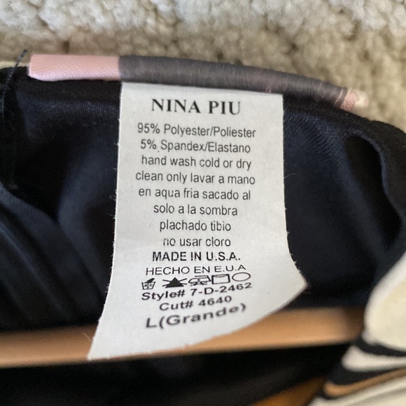 Boutique dress- form fitting, like new. Size large - Picture 6 of 6